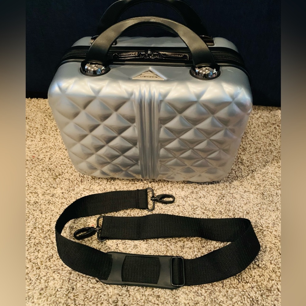 TRIFORCE Beauty case in grey